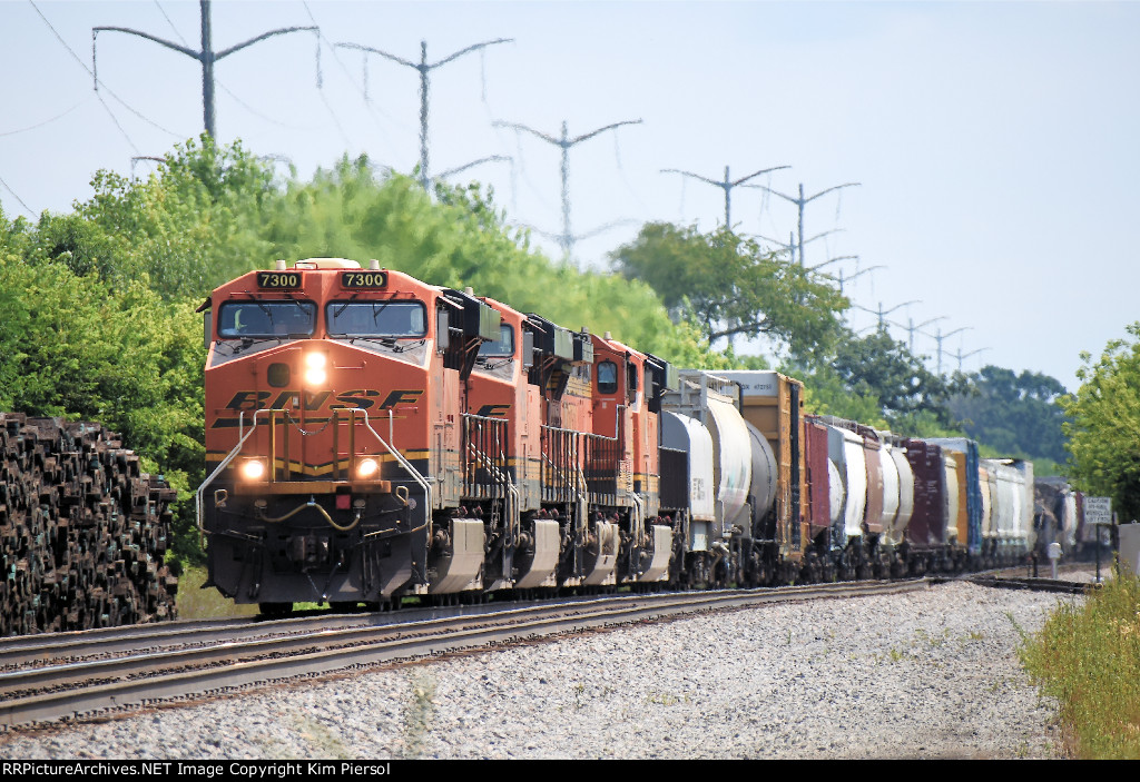 BNSF 7300